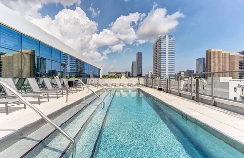 West Loop Appartement | Luxe West Loop Studio w/ Gym & Pool in heart of Greektown, by Blueground
