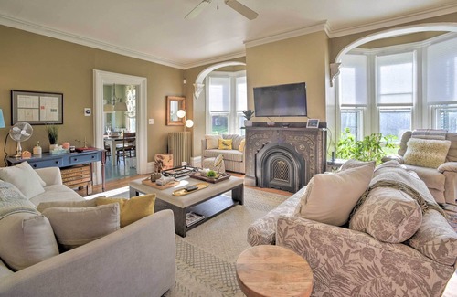 Germantown Maison | NEW! Luxe ‘Windmill Farms’ w/ Hot Tub & Fire Pit!