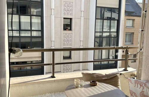 Levallois-Perret Appartement | LuxeLevallois: Stylish & Comfortable Home with a Balcony in Great Location