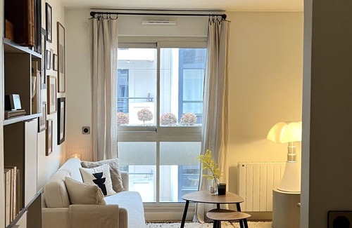 Levallois-Perret Appartement | LuxeLevallois: Stylish & Comfortable Home with a Balcony in Great Location