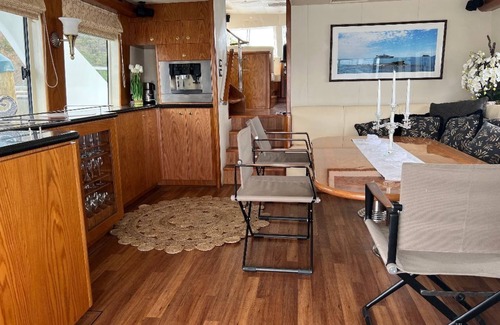 Lower Hutt Location De Bateaux | LUXERY LAUNCH (BERTHED)