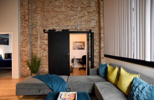 Near South Side Appartement | Luxéry Stay Chicago - Themed Units! Close to Downtown, McCormick Place & Wintrust Arena