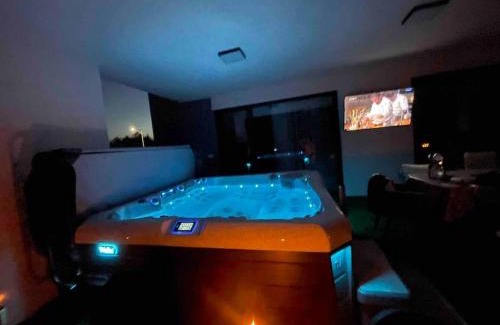 Fertoszentmiklos Villa | LuxHome by Lake Neusiedl with Jakuzzi