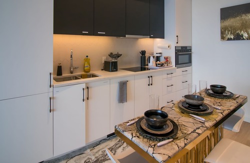 Kitchener Copropriété | Luxorious High Rise King Suite With Underground Parking