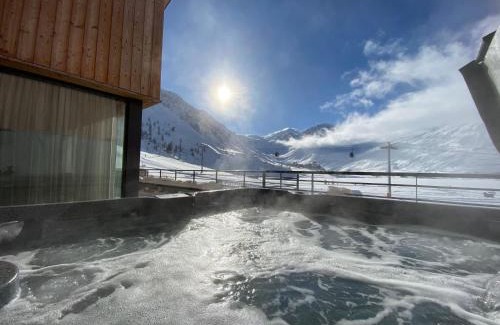 Tignes le Lac Appartement | Luxueux Appartement avec Spa et Jacuzzi au pied des pistes à Tignes - FR-1-641-1