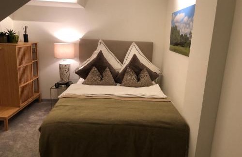 Munchner Freiheit Appartement | Luxuriöses Loft mit großer Sonnenterrasse & Sauna