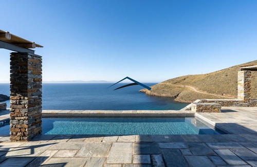 Kea Villa | Luxurios Villa Helios with a swimming pool and direct access to a sandy beach.