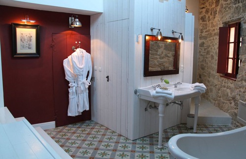 Saint-Jean-de-Minervois Autre | Aux vents d'Anges de Saint Jean. Piscine chauffée. 22 pers. 10 chambres 9 sdb