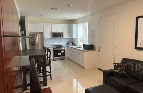Sun City Appartement | Luxurious 1200+ sqft Retreat: Your Ultimate Getaway