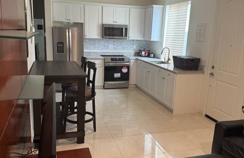 Sun City Appartement | Luxurious 1200+ sqft Retreat: Your Ultimate Getaway