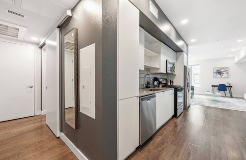 Beverly Hills Appartement | Luxurious 1bd apt in Hollywood w/Free Parking, Pool, Gym