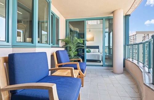 McCully - Moiliili Copropriété | Luxurious 2-Bdrm, 2.5-Bath Condo with Parking & Fitness Center in Prime Waikiki!
