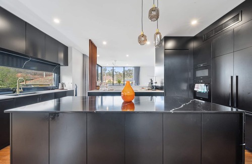 Ainslie Maison | Luxurious 2-Bed: Pool, Lift, Alfresco Dining