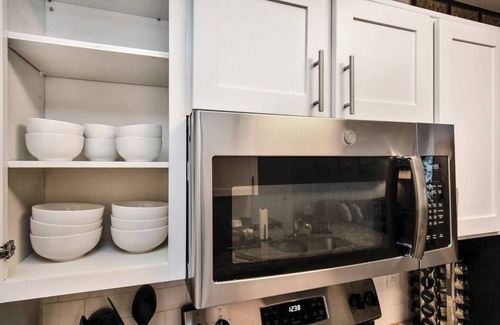 Astrodome Appartement | Luxurious 2BD King in Master, NRG/TMC, Fireplace!
