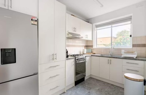 Ascot Vale Appartement | Luxurious 2br: Near Showgrounds & Racecourse!