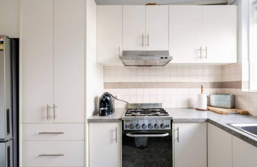 Ascot Vale Appartement | Luxurious 2br: Near Showgrounds & Racecourse!