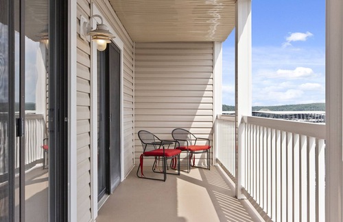 Osage Beach Copropriété | Luxurious 3 Bed/2 Bath Getaway Kapilana Estates