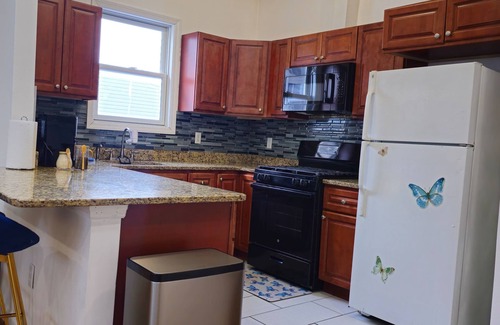 West Side Maison | Luxurious 3 bedroom Condo in Jersey City. 10 mins Walk to JSQ Path station