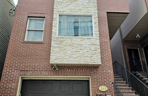 West Side Maison | Luxurious 3 bedroom Condo in Jersey City. 10 mins Walk to JSQ Path station