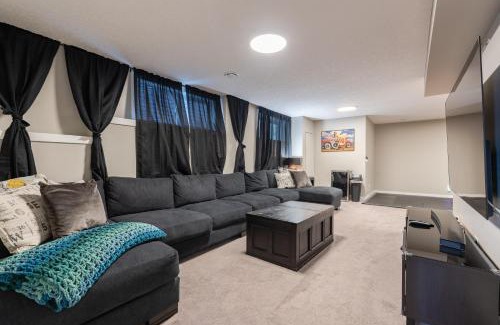 Cochrane Maison | Luxurious 3-Bedrooms with Office & Media Room