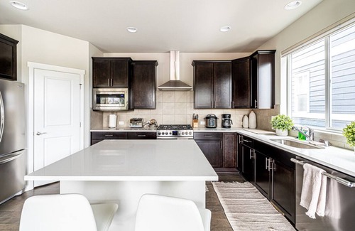Renton Maison | Luxurious 3 story new construction near Seattle!