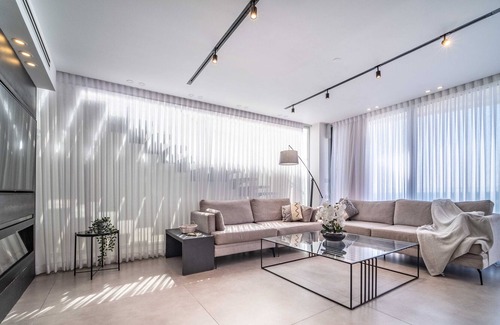 Haifa Appartement | Luxurious 3BR Apartment with Balcony Jacuzzi and Sea View in the Heart of Haifa