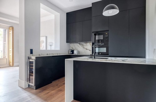 Barrio de La Latina Appartement | Luxurious 3BR in Palacio, in the heart of Madrid, by Blueground