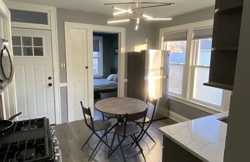 Brighton Park Appartement | Luxurious 3Br with parking on premises 🌔