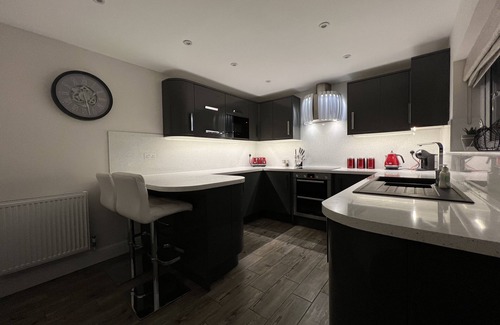 Maugersbury Maison | Luxurious 4 Bed house with Hot Tub in the Cotswolds!