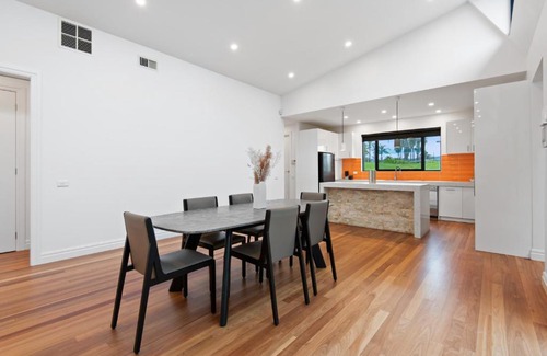 Safety Beach Maison | Luxurious 4 Bed Home by The Golf Club