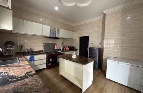 Utako Maison | Luxurious 4-Bedroom Duplex: Modern Elegance, Spacious and Prime Location Await!
