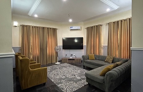 Utako Maison | Luxurious 4-Bedroom Duplex: Modern Elegance, Spacious and Prime Location Await!