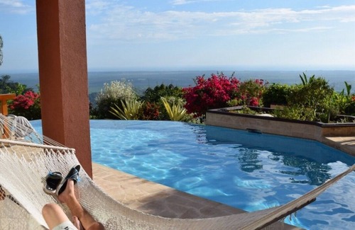 Manuel Antonio Villa | Luxueux domaine de montagne écologique de 4 chambres avec une vue magnifique sur l'océan