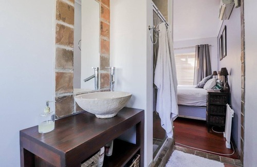 Durbanville Maison | Luxurious 4 bedroom good for family getaway.