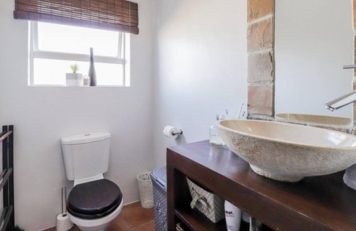 Durbanville Maison | Luxurious 4 bedroom good for family getaway.