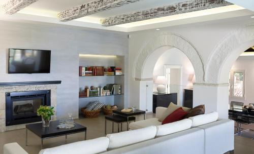 Sivota Villa | Luxurious 4 bedroom villa Xris with infinity pool and beach access