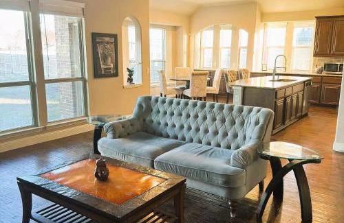 Lavon Villa | Luxurious 4br 3 baths office game room - 85 inch TV - Close to fishing boating and outdoors activities