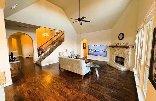 Lavon Villa | Luxurious 4br 3 baths office game room - 85 inch TV - Close to fishing boating and outdoors activities