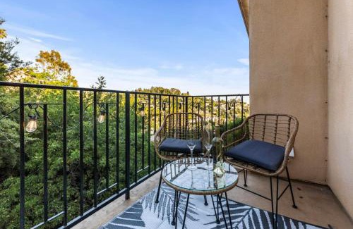 Los Feliz Maison | Luxurious 4BR in prime LA location with great view