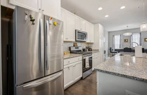 Northeast Maison | Luxurious 4BR TH w. free parking, close metro access, & patio in Washington, DC