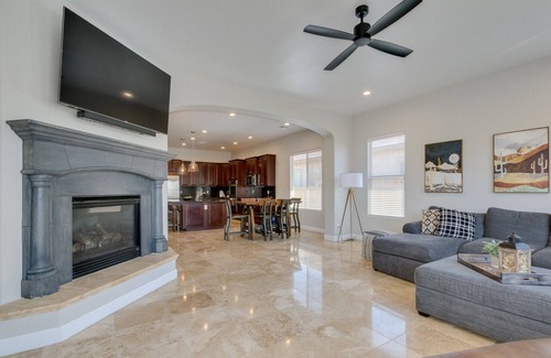 Canyon Trails West Maison | Luxurious 5-Bedroom House with 3 King Beds & Resort-Style Pool!