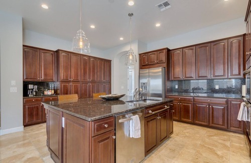 Canyon Trails West Maison | Luxurious 5-Bedroom House with 3 King Beds & Resort-Style Pool!