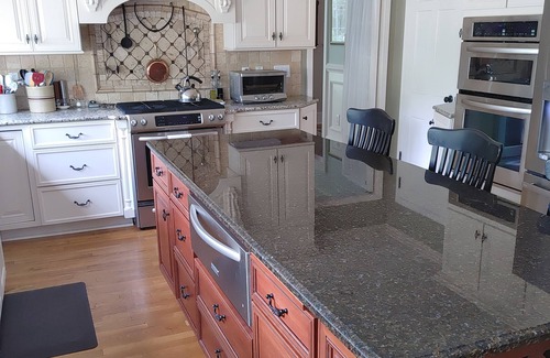 Emory Maison | LUXURIOUS 5 BEDROOM HOME WITH GOURMET KITCHEN