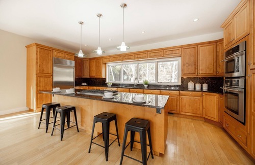 Chadds Ford Maison | Luxurious 5-bedroom 5.5 bath house with AC, WiFi in charming Chadds Ford