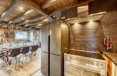 Montriond Chalet De Ski | Luxueux chalet familial 5* à Morzine avec sauna, jacuzzi et vue splendide.