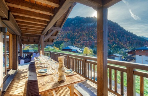 Montriond Chalet De Ski | Luxueux chalet familial 5* à Morzine avec sauna, jacuzzi et vue splendide.