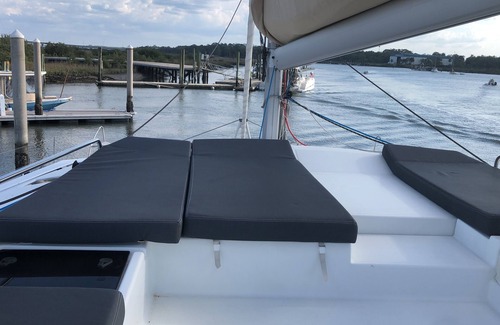 Edgewater Location De Bateaux | Luxurious 50 ft. Fountaine Pajot Saba. Six Cabin six head layout.