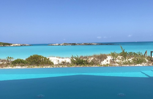 William's Town Villa | Luxueux 5000 sq ft Villa en bord de mer sur une plage à couper le souffle du cancer