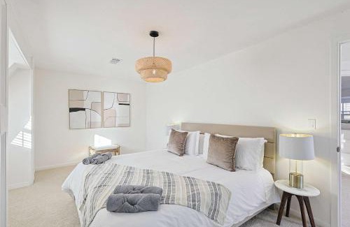 Sherman Maison | Luxurious 6BR 3BA Villa with Hot Tub