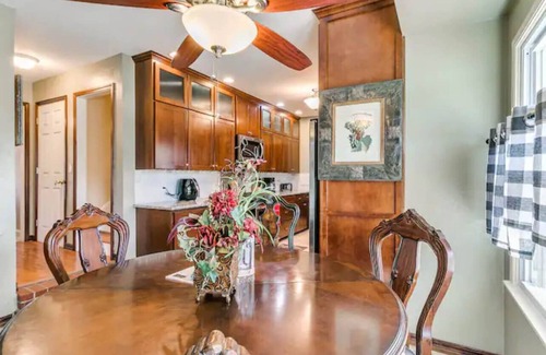 Central Oklahoma City Maison | Luxurious 7 bedrooms Retreat with Heated Pool , Hot tub & King Beds